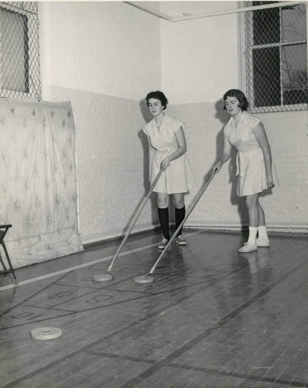 Students playing shuffleboard 1960.jpg
